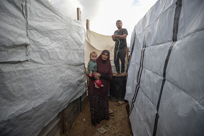 On binlerce kişi yağmur altında kalan çadırlarda kışı bekliyor - Resim: 7