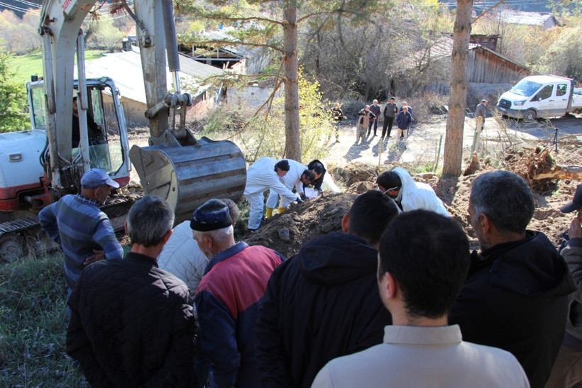 Su altında kalacak mezarlıktaki kabirler taşınıyor - Resim : 3