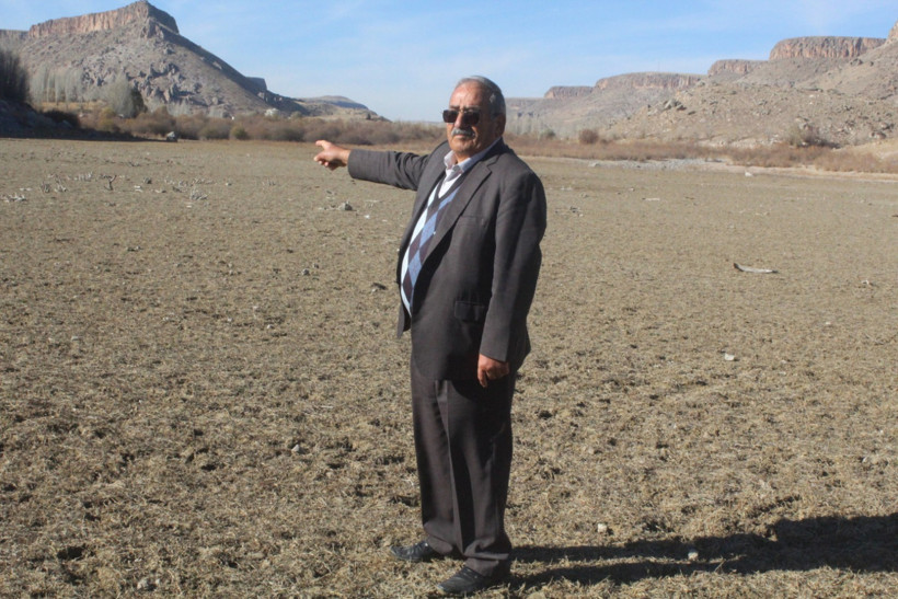 Barajda su çekildi, 58 yıllık dede toprağı gün yüzüne çıktı - Resim : 2