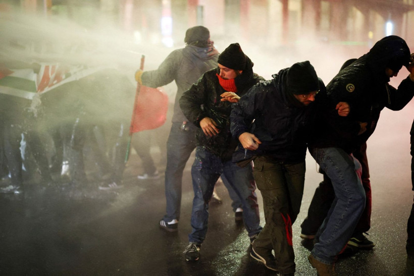 İsrail maçı öncesi ortalık savaş alanına döndü - Resim: 2