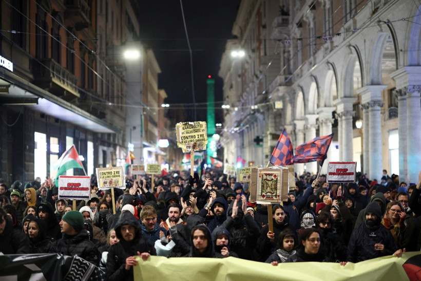 İsrail maçı öncesi ortalık savaş alanına döndü - Resim: 7