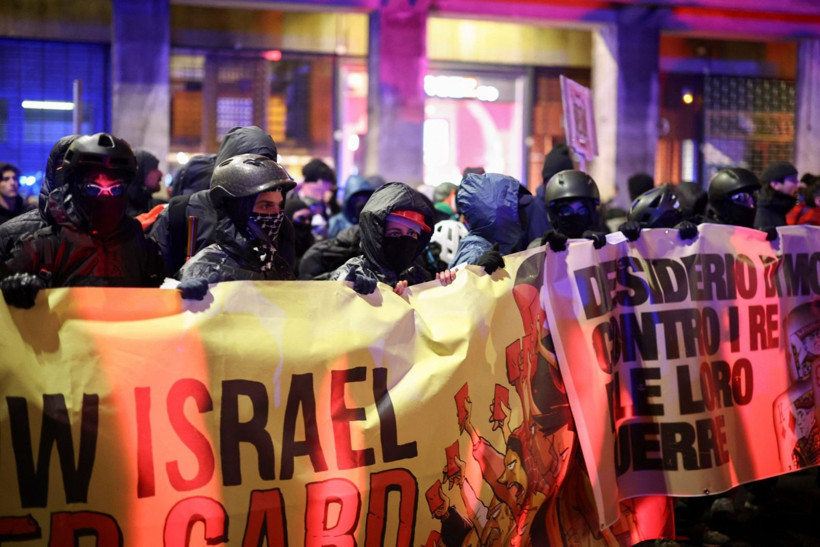 İsrail maçı öncesi ortalık savaş alanına döndü - Resim: 9