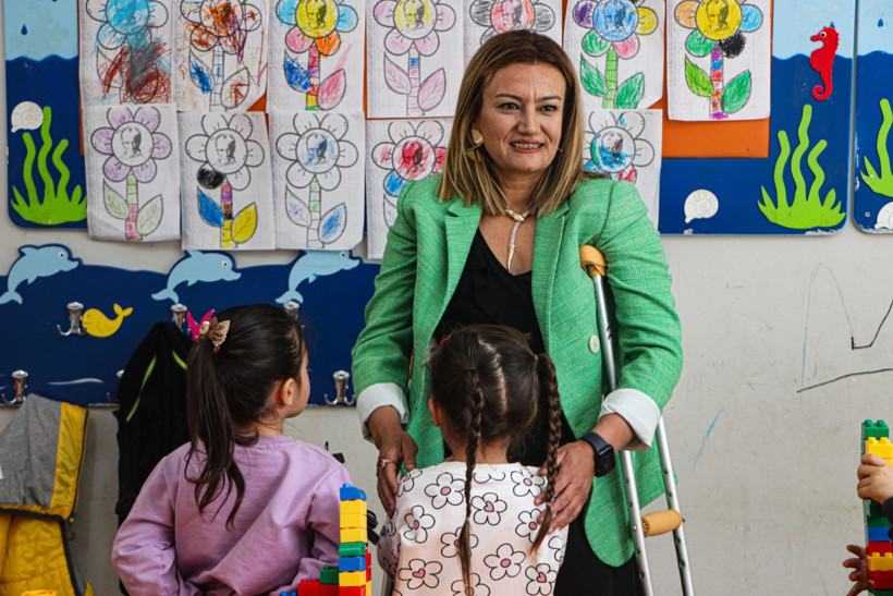 Ortopedik engelli öğretmen, hayallerini gerçekleştirerek ilham oluyor - Resim : 2