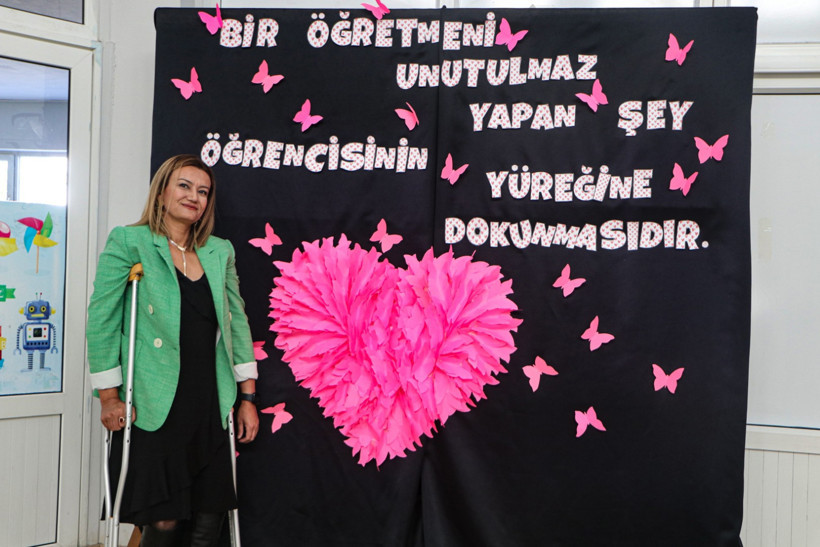 Ortopedik engelli öğretmen, hayallerini gerçekleştirerek ilham oluyor - Resim : 1