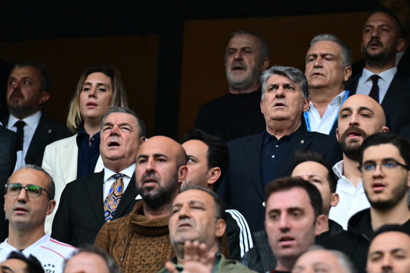 Beşiktaş taraftarından 'istifa' tezahüratı - Resim : 1