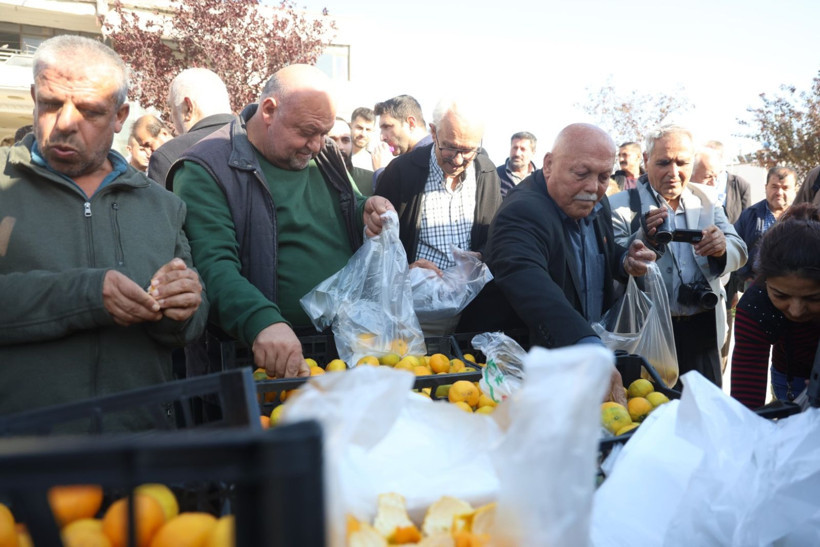 Afet onları teğet geçti ama tonlarca ürün elde kaldı: Bedava dağıttılar - Resim: 1