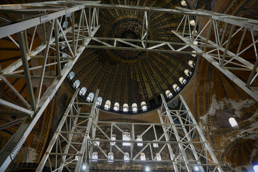 Ayasofya’daki vinç iddialarına yanıt: “Vinci içeri almak zorunda kaldık” - Resim : 1