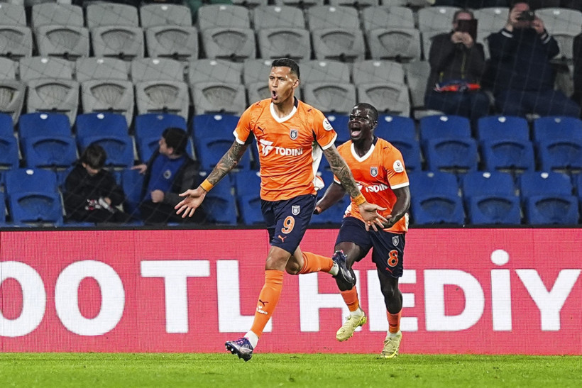 Muçi işte şimdi Trabzonlu oldu! Başakşehir maçında 2 penaltı, 1 kırmızı kart, 7 gol: 4-3! - Resim : 1