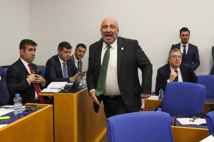 Meclis karıştı: Sen Mücahit misin, müteahhit misin? - Resim : 3