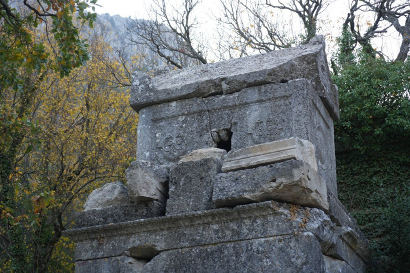 2 bin yıllık dans eden kadınlar kabartması Termessos’ta bulundu - Resim : 1