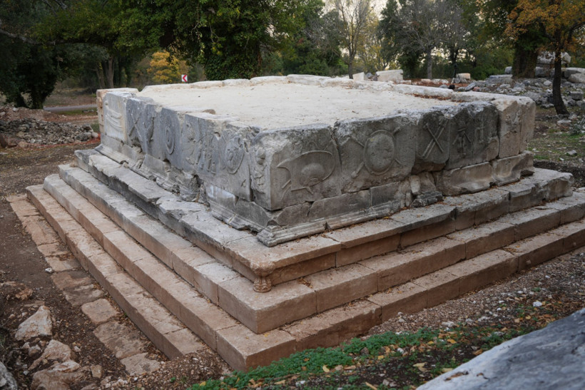 2 bin yıllık dans eden kadınlar kabartması Termessos’ta bulundu - Resim : 2