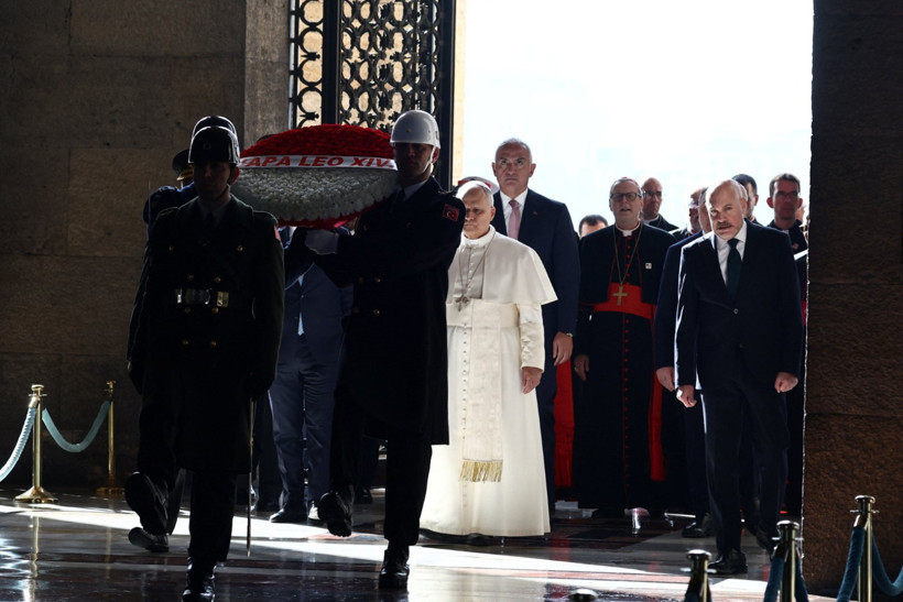 Dünyanın gözü Türkiye'de: Papa geldi - Resim : 3