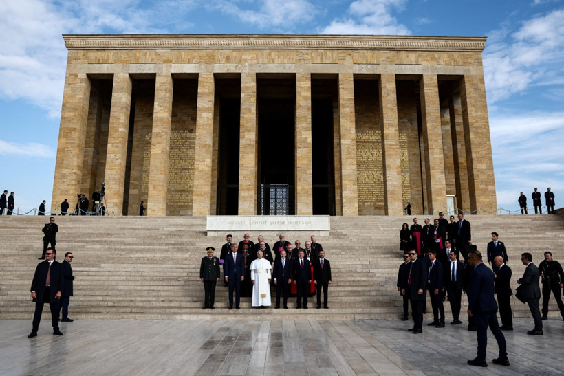 Dünyanın gözü Türkiye'de: Papa geldi - Resim : 5
