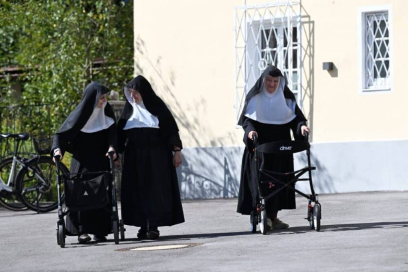Sosyal medya fenomeni ‘kaçak rahibelere' kiliseden ültimatom geldi - Resim: 3