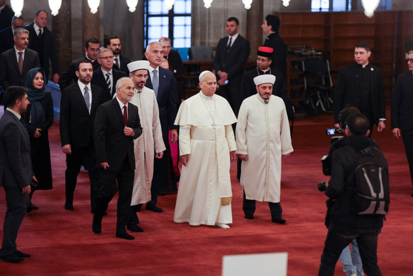 Papa, Sultanahmet'i gezdi - Resim : 2