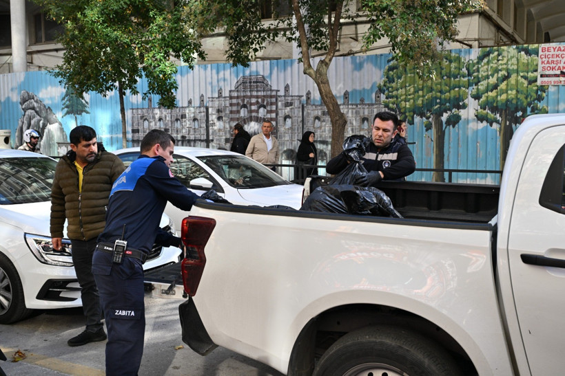 Pislik içinde bir mutfak, kokmuş etler ve her yerde böcekler... - Resim : 4