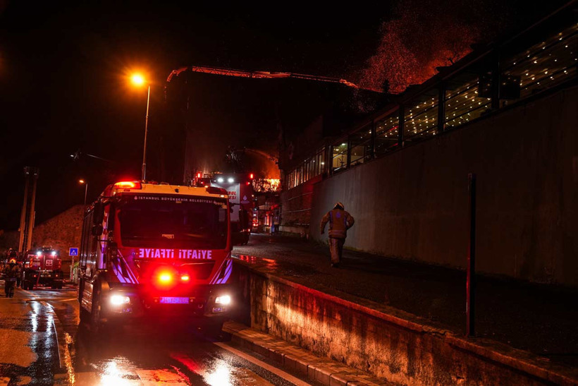 Üsküdar'da ahşap köşkte çıkan yangın söndürüldü - Resim : 1