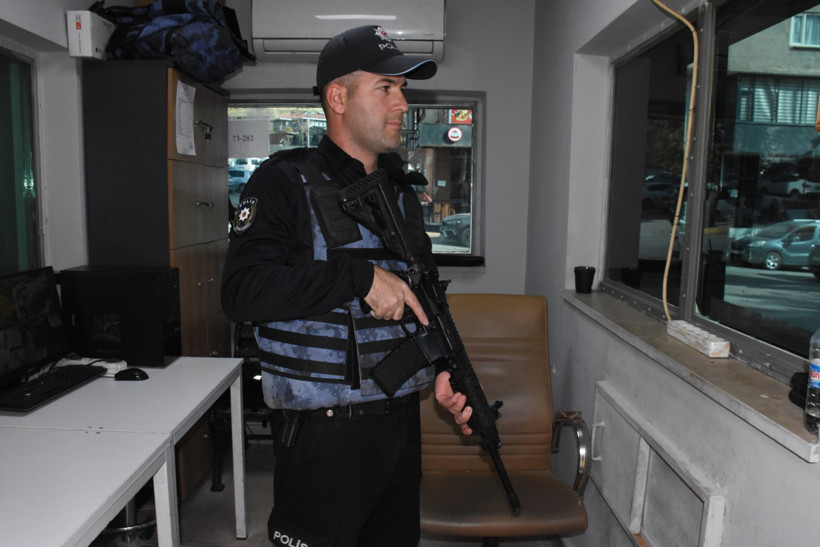 Asayiş uygulamasında hayatını değiştiren karşılaşma: Polis memuru ressam oldu - Resim : 2