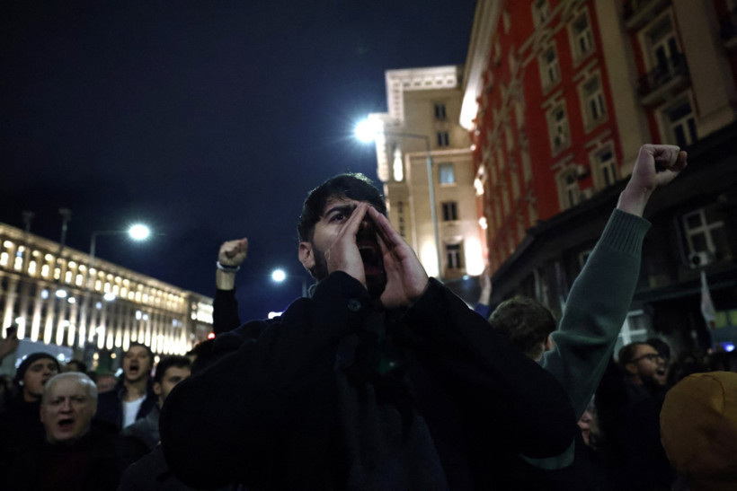 Komşuda bütçe krizi: Sokaklar karıştı, 71 kişi gözaltına alındı - Resim : 3