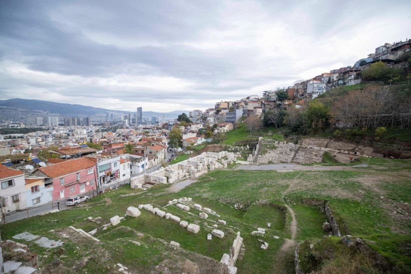 Smyrna Tiyatrosu gün yüzüne çıkıyor - Resim : 2