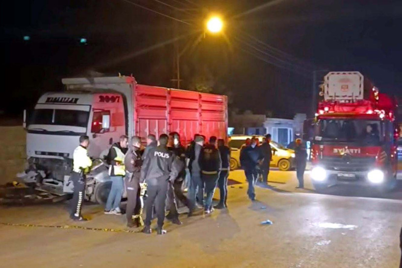 Feci kazada futbolcu ve antrenör öldü - Resim : 1