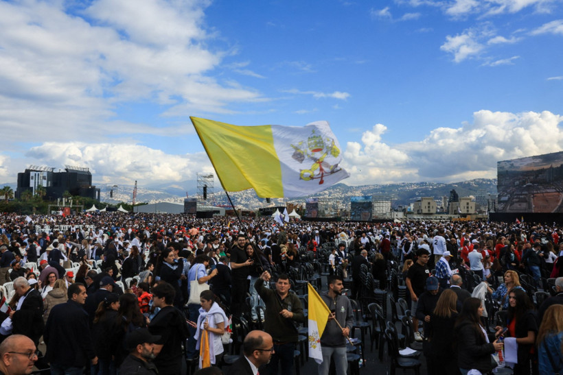 Papa, Beyrut'ta binlerce kişiyle ayin düzenledi - Resim : 1