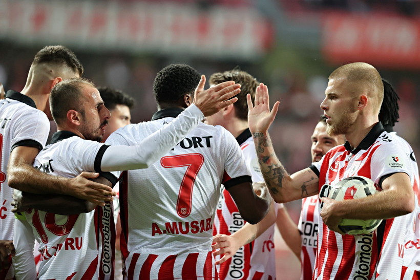 Samsunspor Avrupa’da lider, ligde zirve takibinde: 14 maçtır yenilmiyor - Resim : 1