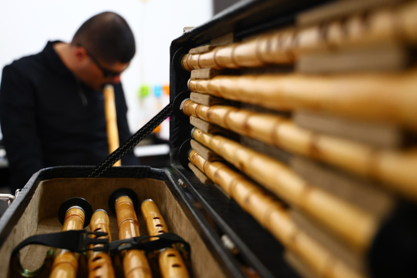 Engeline rağmen konservatuvarı dereceyle bitirdi, dört enstrümanda ustalaştı - Resim : 2