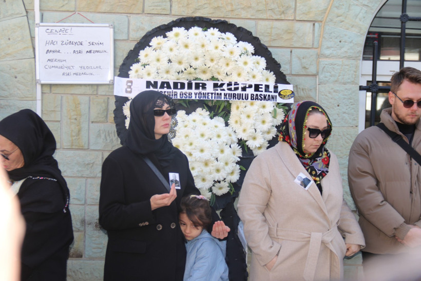 Burcu Özberk'in dedesi son yolculuğuna uğurlandı - Resim : 1