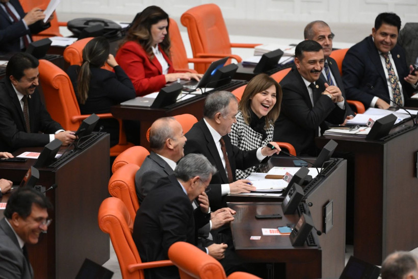 Dili sürçtü, Meclis'ten kahkahalar yükseldi - Resim: 1