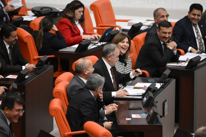 Dili sürçtü, Meclis'ten kahkahalar yükseldi - Resim: 4