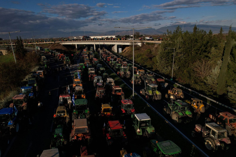 Komşuda kriz büyüyor: Çiftçiler yolları kapattı - Resim: 5