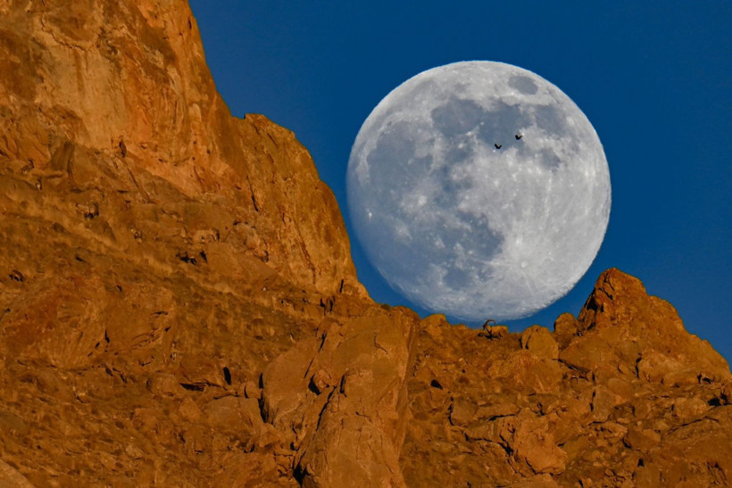 Dolunayın önünde poz verdiler - Resim: 8