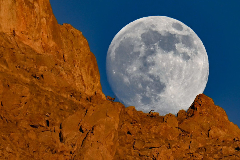 Dolunayın önünde poz verdiler - Resim: 9