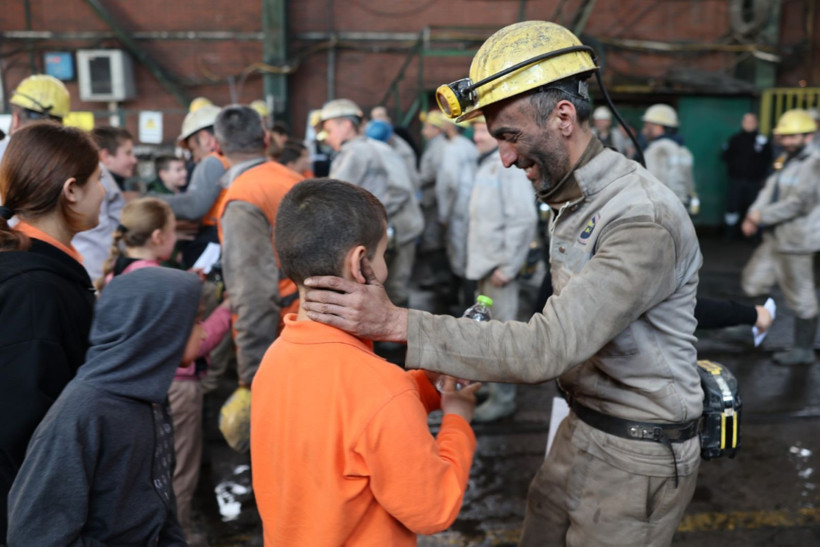 Madenci çocukları babaları için özel mektuplar hazırladı - Resim: 2