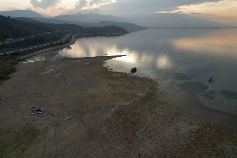 Sapanca Gölü'nde ‘korku filmi’ gibi görüntü: 65 yıldır böyle görülmedi - Resim : 3