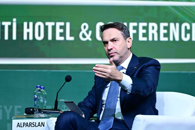 Enerji ve Tabii Kaynaklar Bakanı Alparslan Bayraktar, 15. Türkiye Enerji Zirvesi’ne katılarak konuşma yaptı.