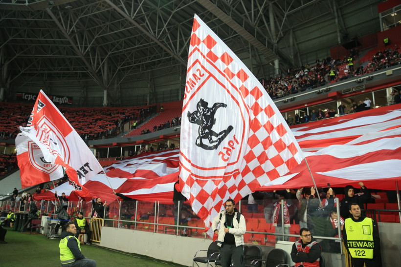 Samsunspor taraftarından özel koreografi: Reis'tan 3 değişiklik - Resim : 1