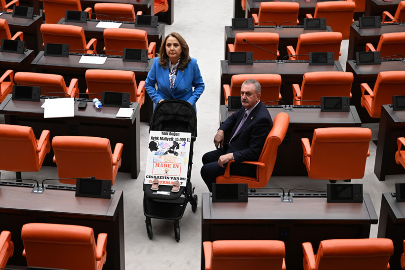 "AKP'nin eseri" dedi, Aile Bakanı bebek arabasını istedi - Resim : 2