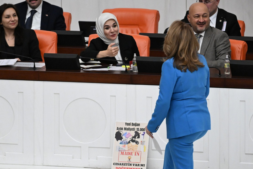 "AKP'nin eseri" dedi, Aile Bakanı bebek arabasını istedi - Resim : 4