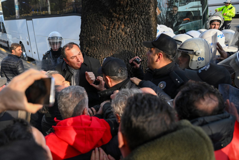 Birleşik Kamu İş’in TBMM önündeki eylemine polis müdahalesi - Resim : 7