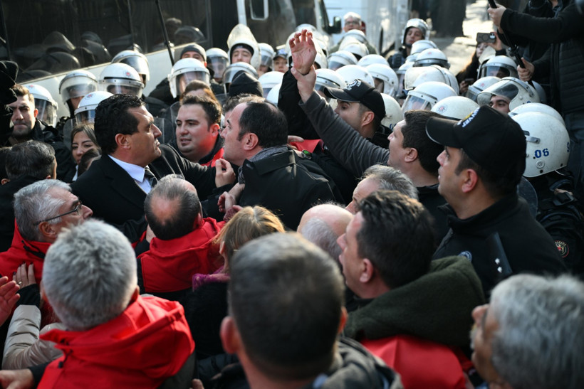 Birleşik Kamu İş’in TBMM önündeki eylemine polis müdahalesi - Resim : 6