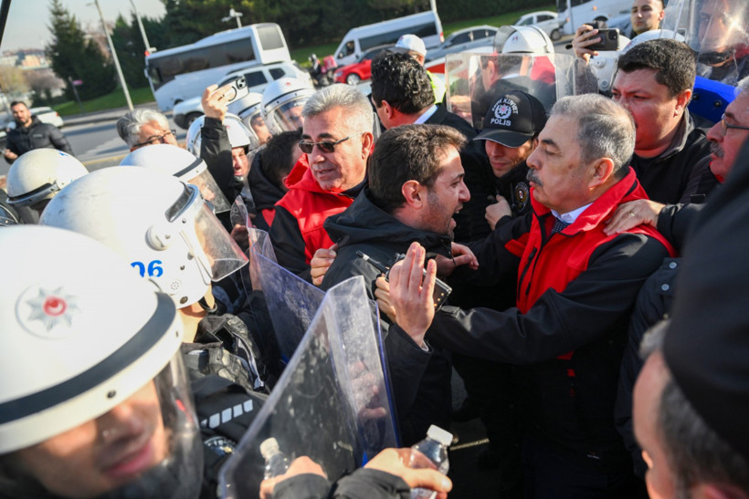Birleşik Kamu İş’in TBMM önündeki eylemine polis müdahalesi - Resim : 2