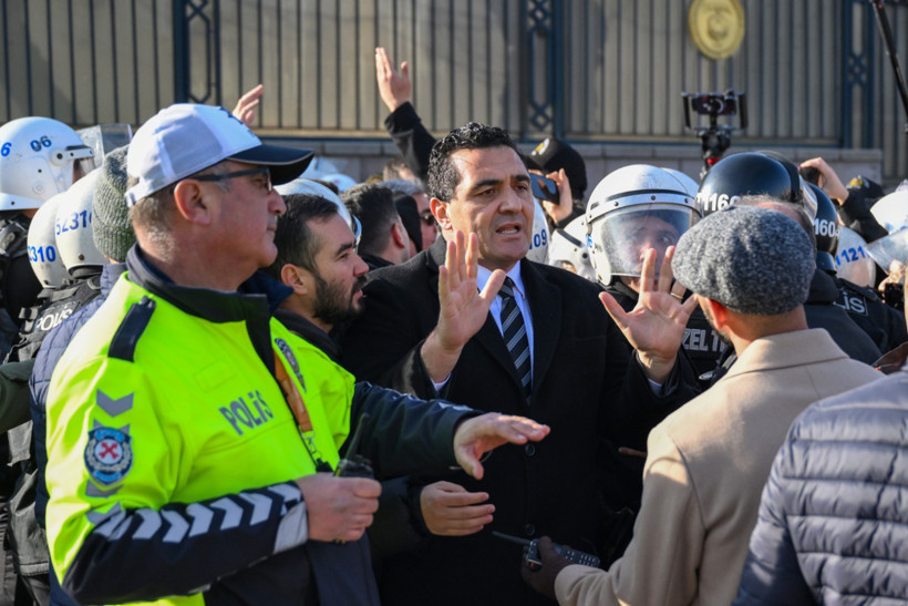 Birleşik Kamu İş’in TBMM önündeki eylemine polis müdahalesi - Resim : 1