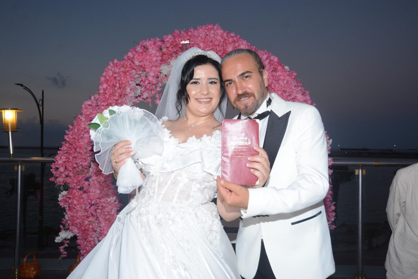 Kocasını kaçırıp evlenmişti, 15 yıl sonra düğün yaptı - Resim : 2