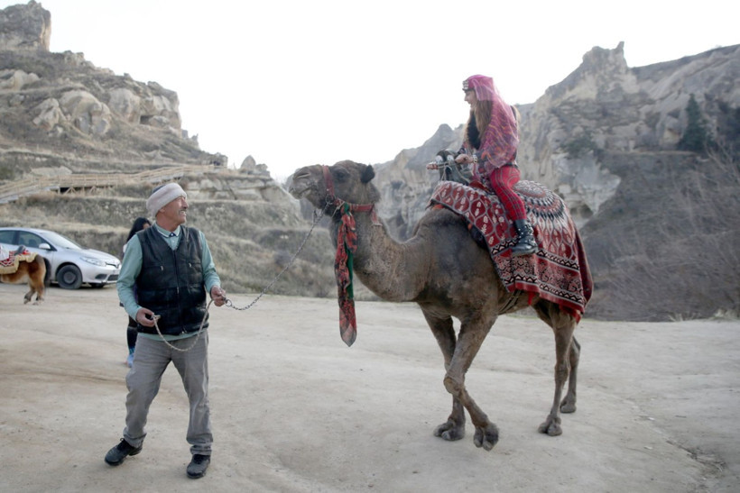 Ortaokul mezunu, 9 dil biliyor! Kapadokya’yı dünyaya o tanıtıyor - Resim: 6