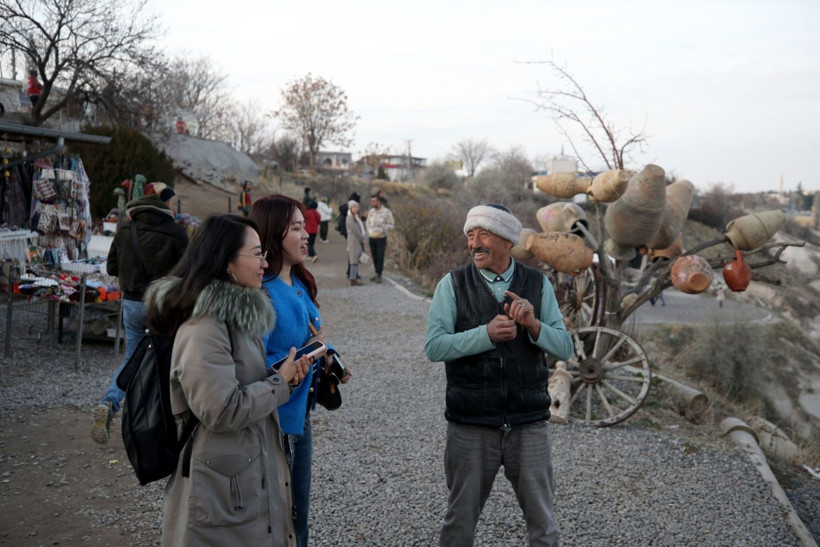 Ortaokul mezunu, 9 dil biliyor! Kapadokya’yı dünyaya o tanıtıyor - Resim: 14