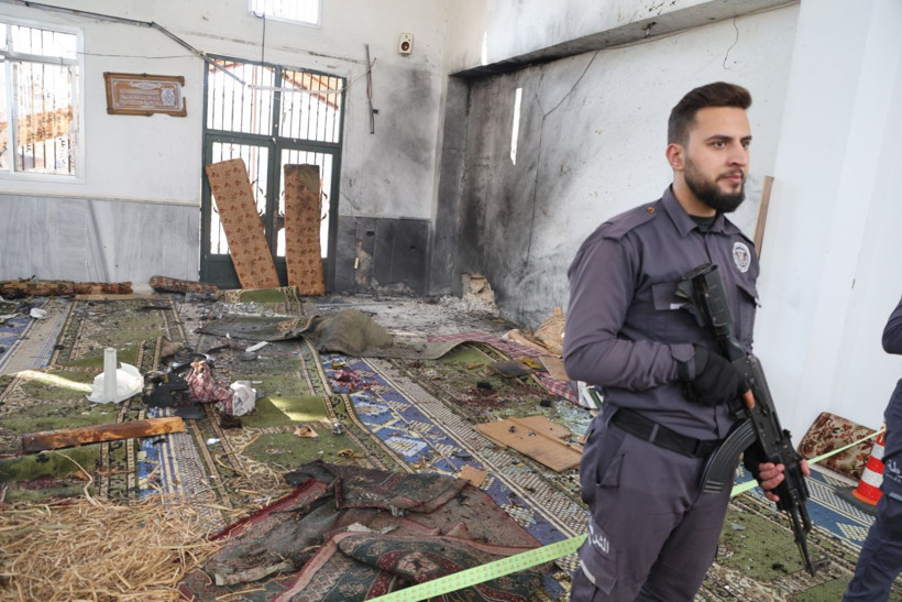 Suriye'de camiye bombalı saldırı: Çok sayıda ölü ve yaralı var - Resim: 2