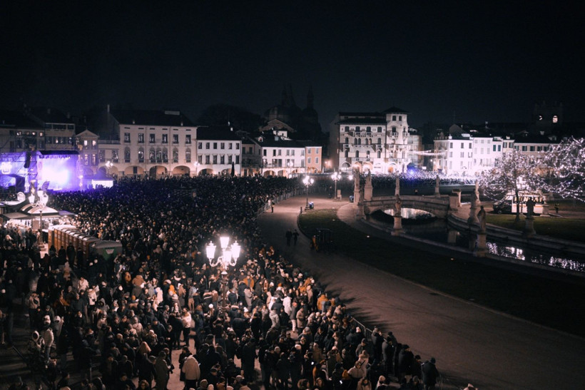 Dünya yeni yıla böyle girdi - Resim: 26