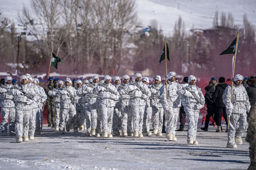 Eksi 17 derecede binlerce kişi Sarıkamış şehitleri için yürüdü - Resim: 7